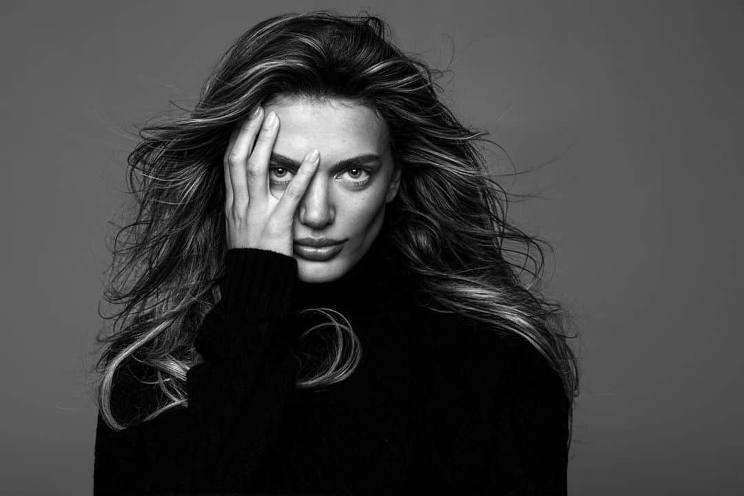 ブレッヒェ・ハイネンのインスタグラム：「Excited it’s Friday, can you tell?」