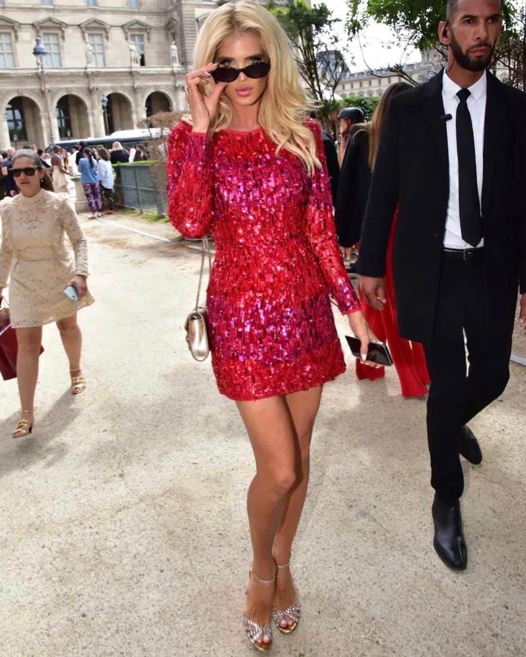 ヴィクトリア・シルヴステッドさんのインスタグラム写真 - (ヴィクトリア・シルヴステッドInstagram)「Some shots from Paris 💃🏼 #hautecouture #eliesaab #fashion  @eliesaabworld  @georgesmakaroun」7月8日 1時12分 - victoriasilvstedt