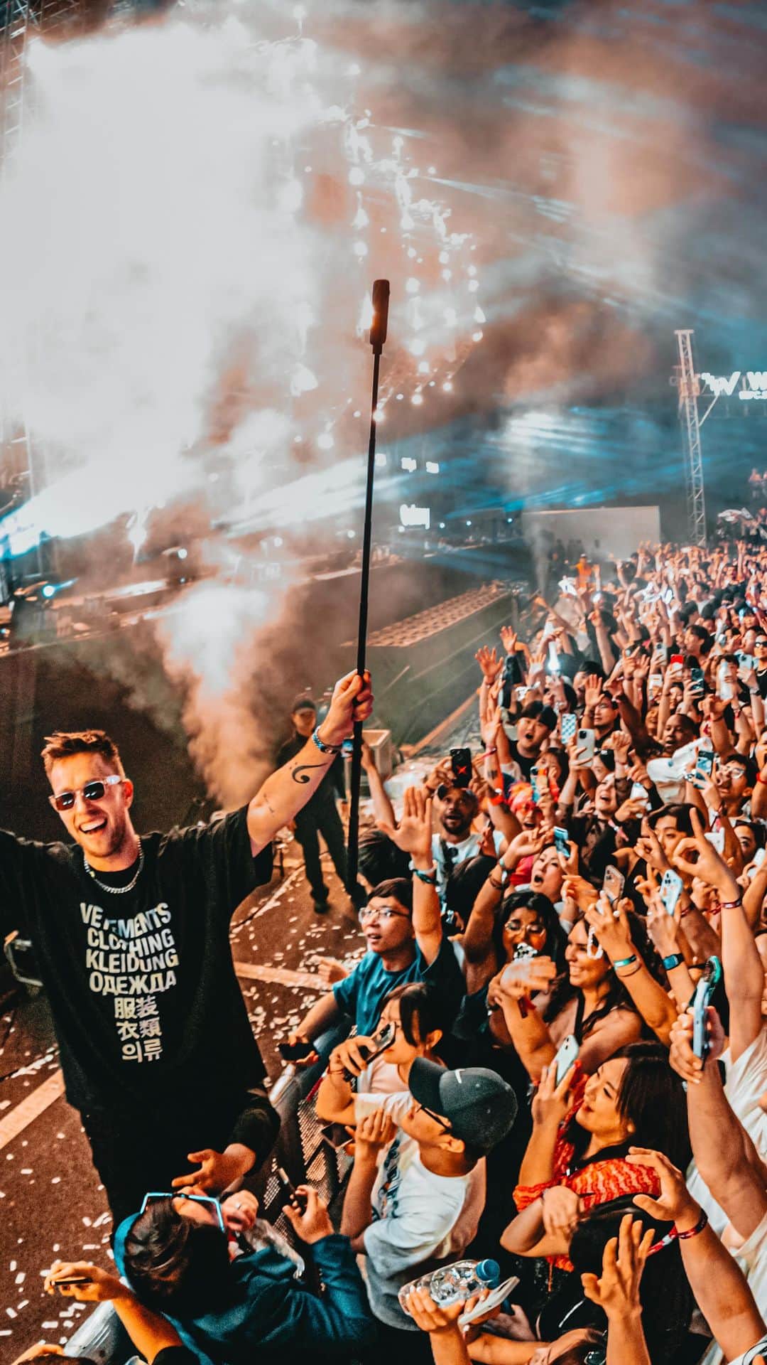 ニッキー・ロメロのインスタグラム：「What it looks like to be in a Korean crowd 🇰🇷😍」