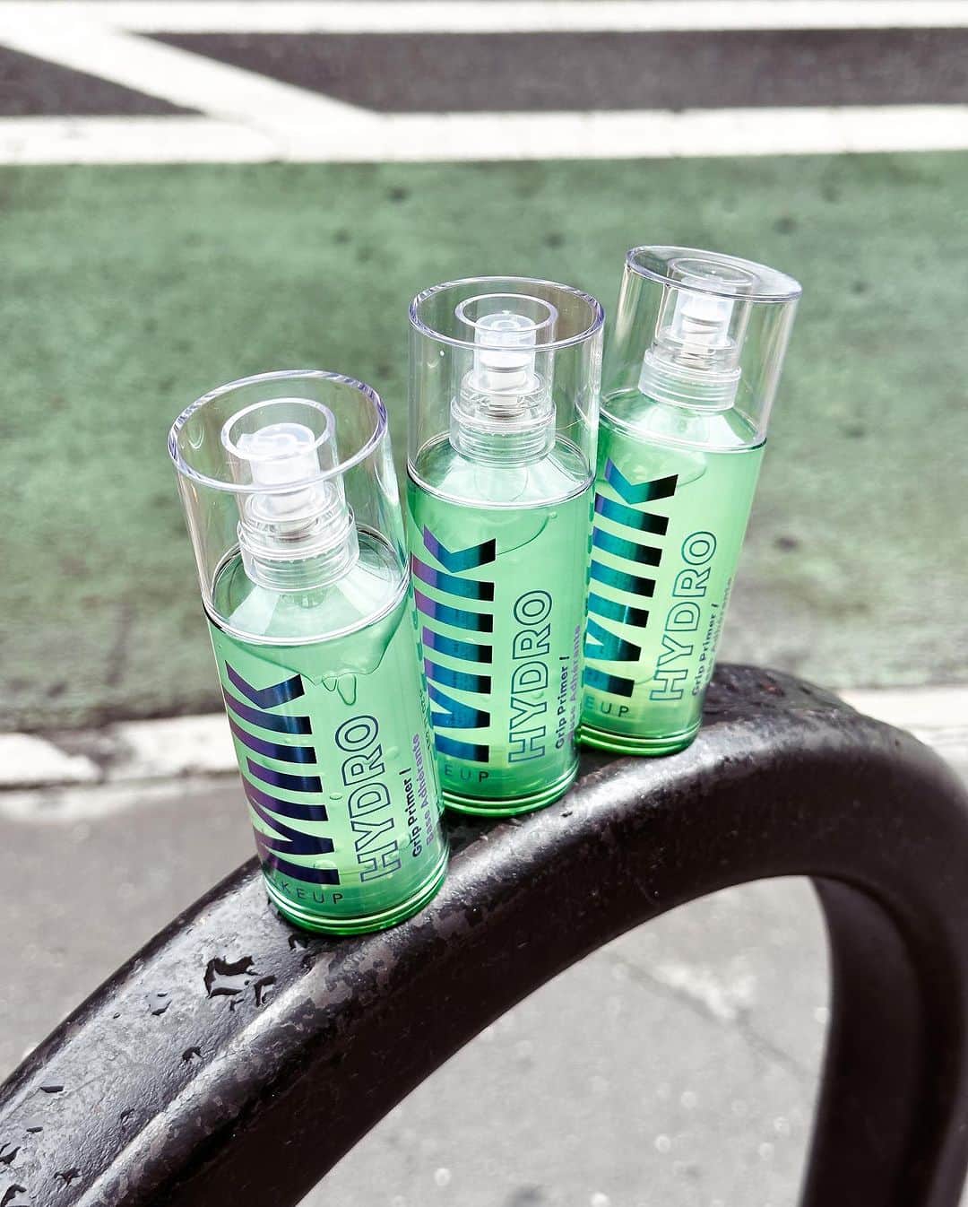 Milk Makeupさんのインスタグラム写真 - (Milk MakeupInstagram)「Hydro? Grip. 💦 There's a lot to do this summer, and regardless of what you've got going on, Hydro Grip Primer will be there to make sure that your makeup stays ON. 🖤」7月8日 1時25分 - milkmakeup