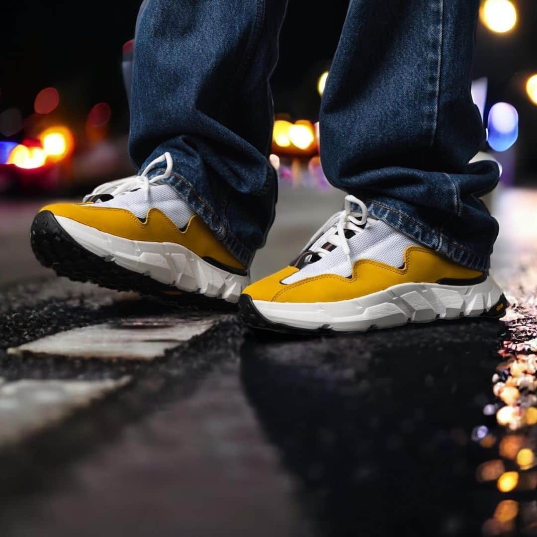 ビブラムさんのインスタグラム写真 - (ビブラムInstagram)「Crafted with meticulous attention to detail, the @clearweatherbrand Front Runner Lava Cools boast a premium construction, featuring a breathable upper and a cushioned #VibramMegagrip sole for maximum comfort and support.  Pic by @clearweatherbrand  #Vibram #ConfidenceInEveryStep #YourConnectionToEarth」7月8日 1時28分 - vibram