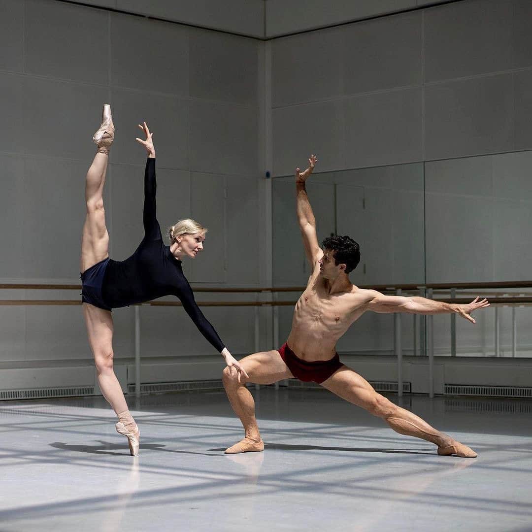 ロベルト・ボッレのインスタグラム：「Repost. @__melissahamilton  ❤️ With @robertobolle busy preparing 3 brilliant pieces as part of the Summer #BolleTour2023 🇮🇹. ~ Excited to make our first stop in Rome 11 | 12 | 13 July 💥. ~ 📸 @dancersdiary  @officialrobertobolle #bolletour2023 #robertobolleandfriends @opera_roma」
