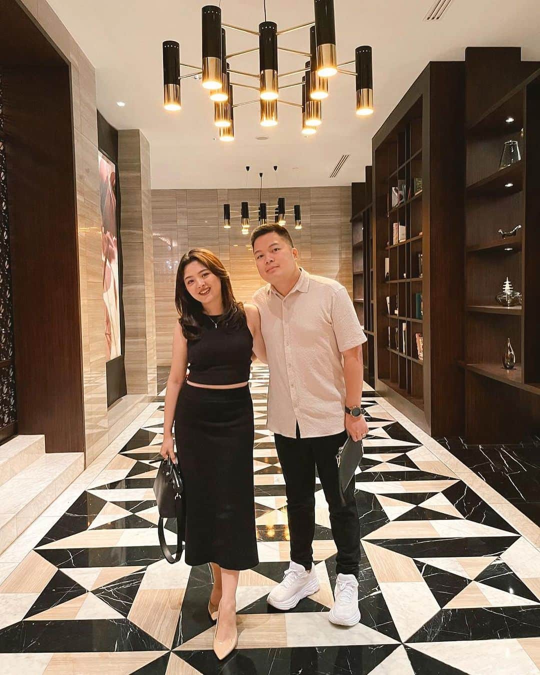 ジェシカ・ファニアのインスタグラム：「Hellaw @echasoemantri happy birthday hubby!! Umur 34 belum cocok dimuka kamu huhuhu. Tp gak apa2 ya, kiranya berkat, kesehatan, hikmat, wibawa & kesuksesan terus melingkupi kamu senantiasa. Terus andalkan Tuhan Yesus, rendah hati dan happy terus sama aku ya. Masih ada 10.000 tahun lagi (kalo Tuhan belum dateng 🤪) buat kita bareng terus. I love you ichya!」