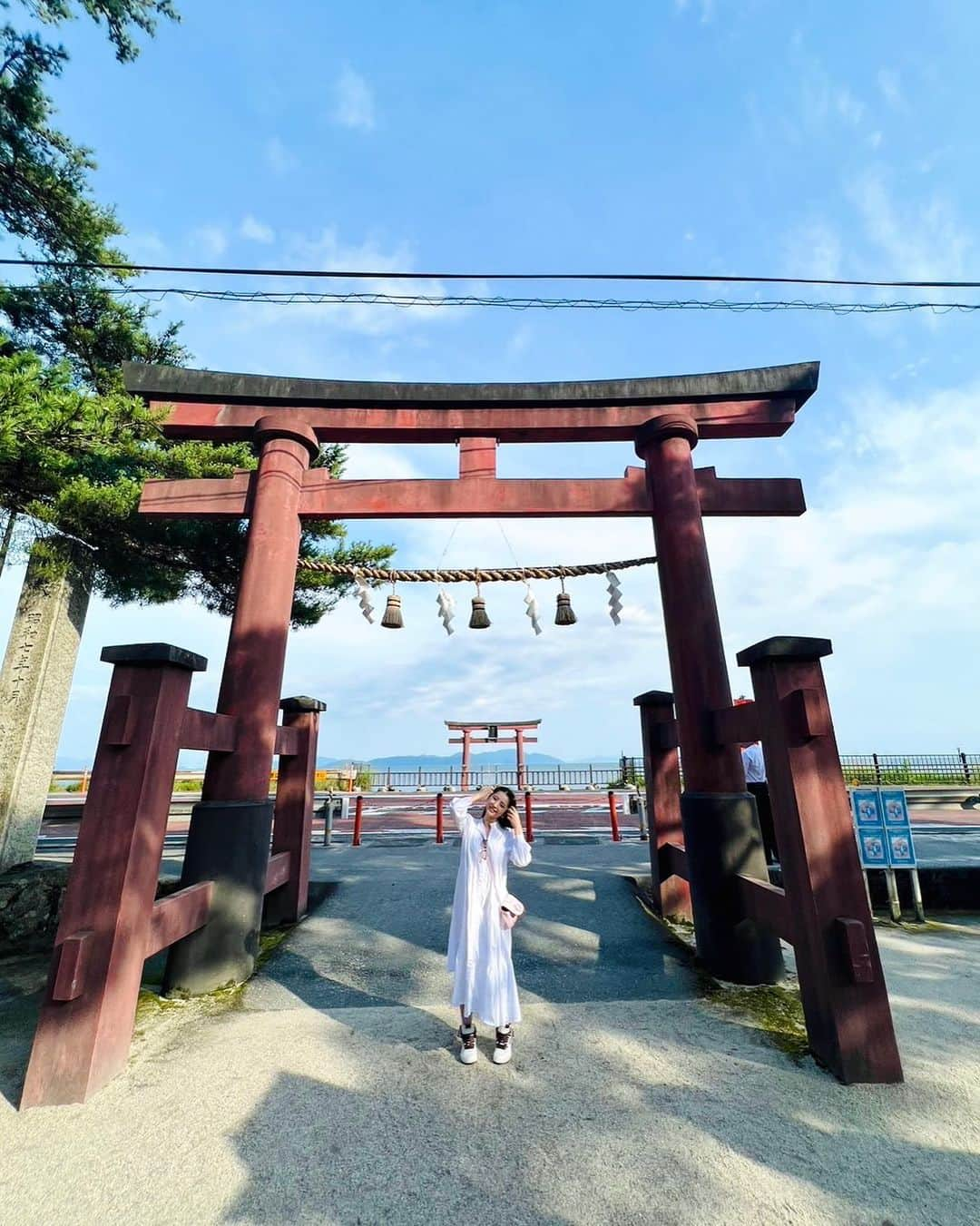 綺咲愛里のインスタグラム：「. だぶる鳥居。 ⁡ #⛩️」