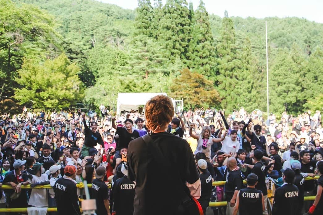 須賀真太郎さんのインスタグラム写真 - (須賀真太郎Instagram)「2023.07.22 at 飯田市 野底山森林公園  "焼來肉ロックフェス"  初出演だったけど、みんなの熱量伝わってきて最高に楽しかったぜよー！！(ﾟ∀ﾟ)  photo by @naoto_iwabuchi_」7月22日 21時29分 - sugacurry