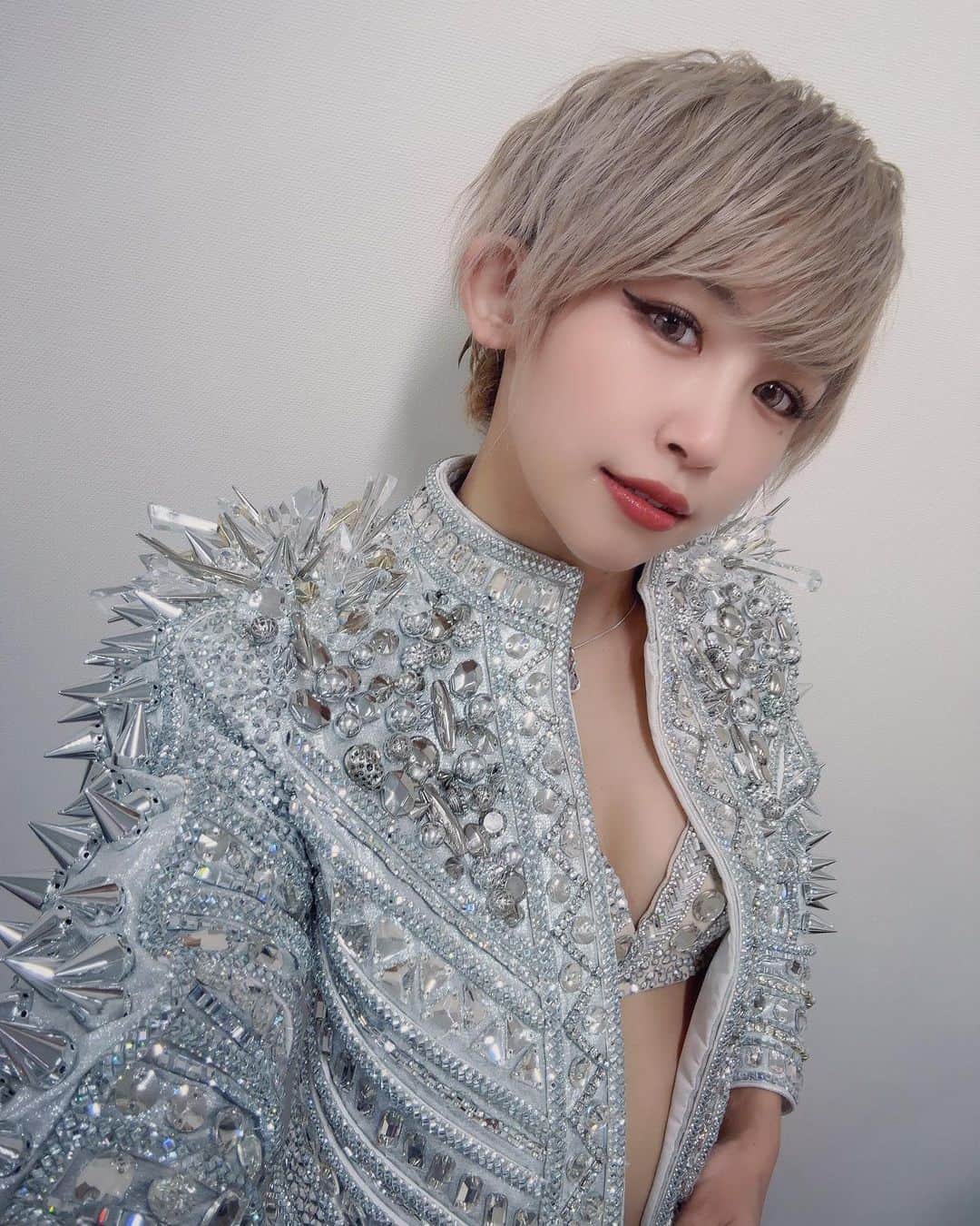 エリーのインスタグラム：「#インフルエンサー万博  in 東京ビッグサイト ・ バーレスク東京ステージ見てくださった皆様✨ そして素敵なイベントに呼んでくださったエクシアさん✨ 本当に有難うございました! ・ 拍手や声援も沢山.. 皆様が一緒に作ってくださった温かい空間に 胸がいっぱいになりました🥰🔆 ・ インフルエンサー万博、最高! めちゃくちゃ楽しかったな...! ・ 是非お写真や動画タグ付けしてください📸♡ ・」