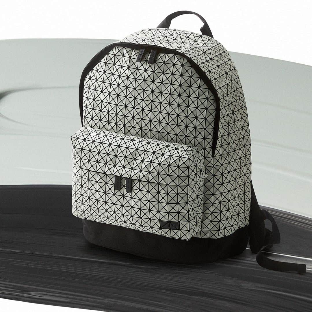 のインスタグラム：「【KURO SERIES】 "DAYPACK"  Release Month: July, 2023 *The release month might be different in each country.  #baobaoisseymiyake #baobao #isseymiyake #baobaoisseymiyakeAW23」