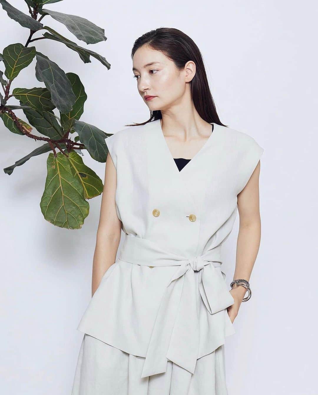 山神アリシアのインスタグラム：「MOGA X 雑誌「STORY」のスペシャルコラボ🌿  @moga_bigi_official  @story_love40」