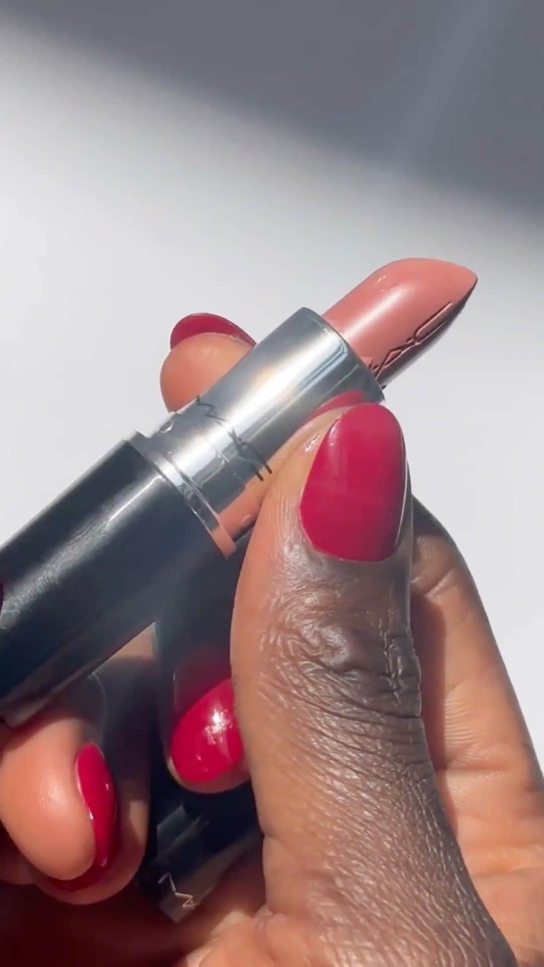 M·A·C Cosmetics UK & Irelandのインスタグラム：「Sheer, shiny and shaking up the Internet…  Thanks, It’s M·A·C has taken over social media and our hearts as the universally flattering neutral shade that we’ve been wearing on repeat 🖤  Shop in-store now!  #MACCosmeticsUK #MACLipstick #ThanksItsMAC」