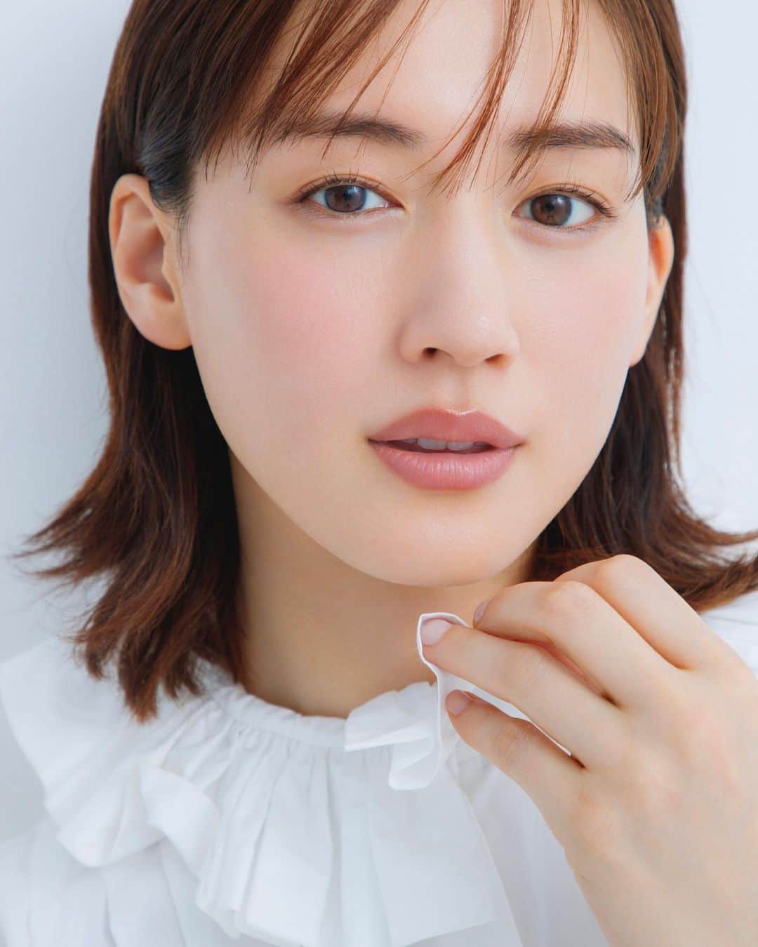 菊地泰久のインスタグラム：「#綾瀬はるか  @magazinelee  @akeminakano__official  @mana.snow  @yasuhisa_kikuchi   #lee #菊地泰久 #yasuhisakikuchi #beauty #makeup #fashion #portrait #jewelry #gravure #shooting #photography #photographer #model #studio」