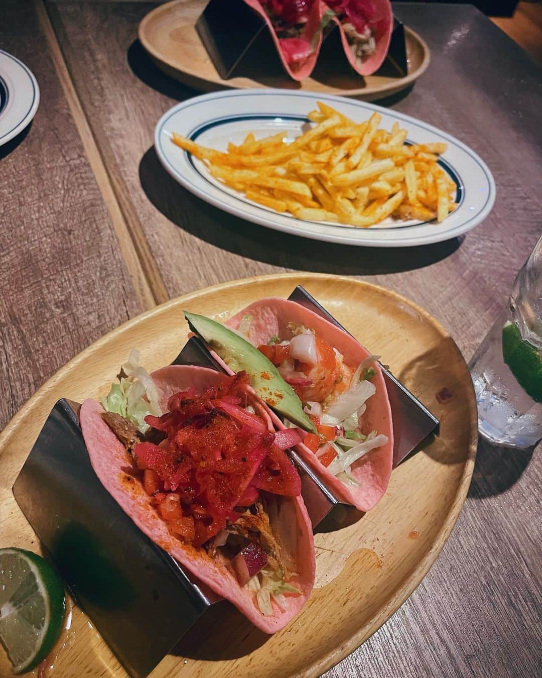 本橋優華さんのインスタグラム写真 - (本橋優華Instagram)「夏はタコスらしい🌮 たのしかったな。 インスタの写真、絶対なんか持ってるな。  #dinner#tacos#pink#mexican#tequila#🌮」7月22日 20時28分 - uk_jp