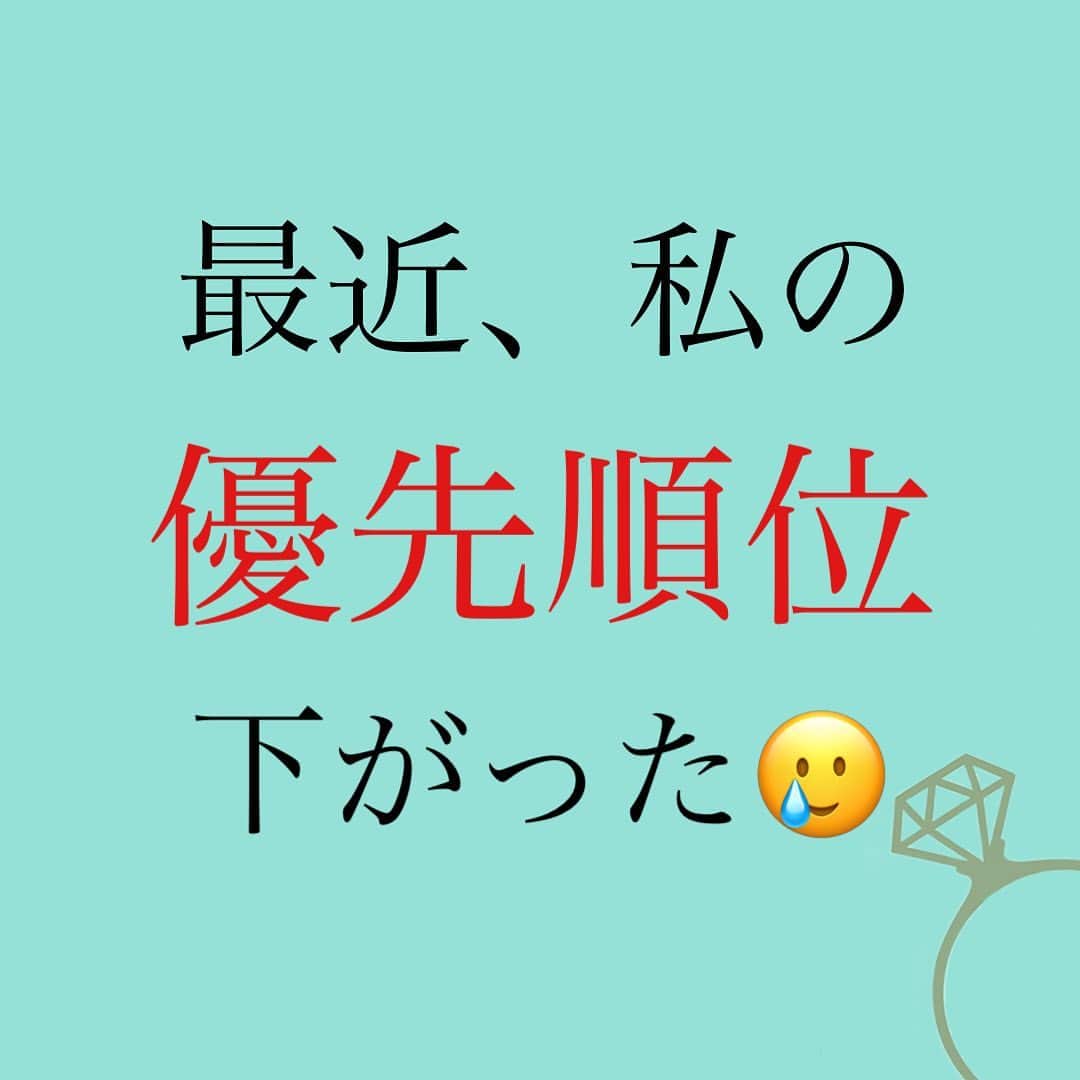 神崎メリのインスタグラム：「恋愛本書いてる人です☞ @meri_tn 　 最近、優先順位が 下がった気がする😞 ⁡ 「なんで最近 仕事ばっかりなの❓ ⁡ 本当に忙しいの❓ 私のこと嫌いになったの❓😢」 ⁡ ⁡ こんな爆弾を 落としてしまう前に💣 ⁡ やるべきメス力を コラムでお伝えしています✨✨ ⁡ ⁡ VoCEさんの コラムへは ストーリーから飛んでね🕊 ⁡ ⁡ ⚠️各コラムや更新を さかのぼれない、 ストーリー消えて探せない💦 ⁡ お困りの方、 神崎メリ公式LINEと 友達になってくださいね✨ ⁡ LINEの【公式カウント】検索で 神崎メリを検索すると 出てきますよ💡 ⁡ ⁡ 友達8万人突破🌋 ありがとうございます❤️ ⁡ ⁡ 📚❤️‍🔥📚❤️‍🔥📚❤️‍🔥📚❤️‍🔥 著書累計30万部突破🌋 恋愛の本を書いてます！ @meri_tn 📚❤️‍🔥📚❤️‍🔥📚❤️‍🔥📚❤️‍🔥 ⁡ ⁡ #神崎メリ　#メス力 #恋愛post #恋　#愛 #男性心理　#心理学 #復縁相談　#愛されたい #婚活女子　#婚活アドバイザー #ど本命妻　#愛され妻　 #夫婦円満　#既婚メス力」