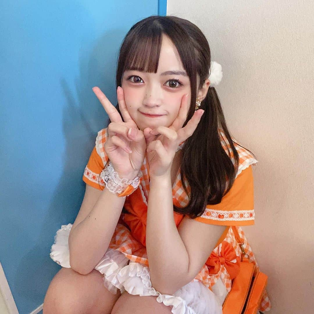 上田美夢のインスタグラム：「いえーい👶🏻✌️  ┈┈┈┈┈┈┈┈┈♡┈┈┈┈┈┈┈┈┈┈  公式 @puregi_official  ・ ・ #PureGi #ぷれっぢ  #MIYU  #アイドル #オレンジ担当 #アイドルガーリー #フレンチガーリー  #夏 #高校生 #JK #JKブランド #みゆまる #ブリーチなしカラー #ブリーチなし #暗髪カラー #暗髪  #アイドルヘア #ヘアアレンジ #アイドル前髪 #前髪 #ツインテール」