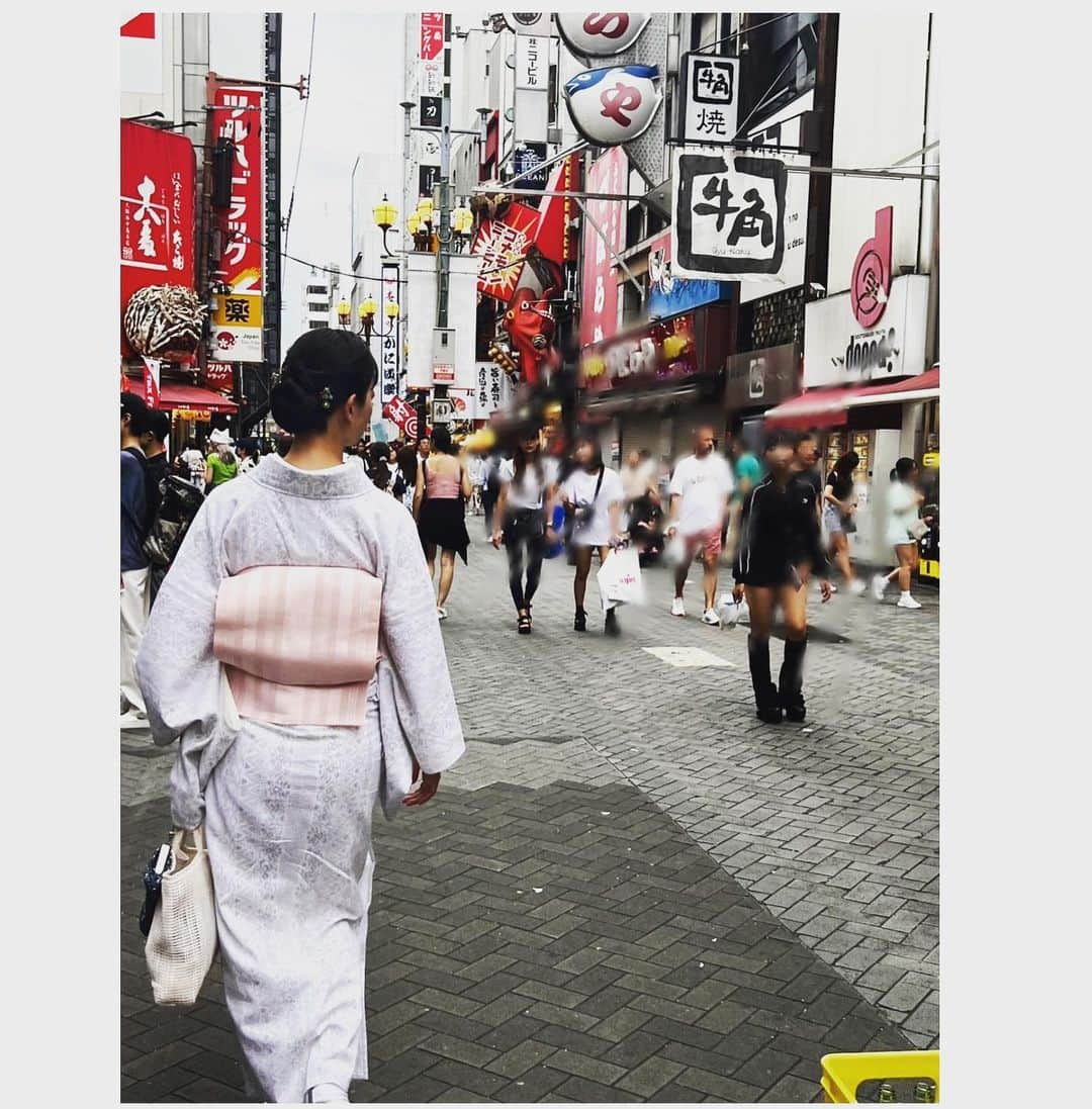 美蘭レンナさんのインスタグラム写真 - (美蘭レンナInstagram)「. . . 先日、大阪松竹座にて公演中の 七月大歌舞伎を観劇いたしました😊✨  3部構成になっていて、 1部は豪華絢爛なザ歌舞伎の曽我物に、 2部は尾上菊之助さんの京鹿子娘道成寺、 3部は浄瑠璃物の沼津。  3部とも見応えたっぷりで、あれっもう終わり？というくらい、楽しくってあっという間の学び多き時間でした☺️💓✨✨✨  終わった後は観光客の間をすり抜け 道頓堀の今井さんへ♡♡ からのカフェでほっこり☕️✨  優雅でゆったりな休日でした☺️☺️ 次の観劇はもちろんヅカです😆🌸ｷｬｯｯｯ♡ . . #七月大歌舞伎#歌舞伎#大阪#大阪松竹座#道頓堀#道頓堀今井#観劇#観劇記録#京鹿子娘道成寺#着物#夏着物#キモノ#きものコーデ#オフ#カフェ#カフェ巡り」7月22日 20時43分 - renna_miran33