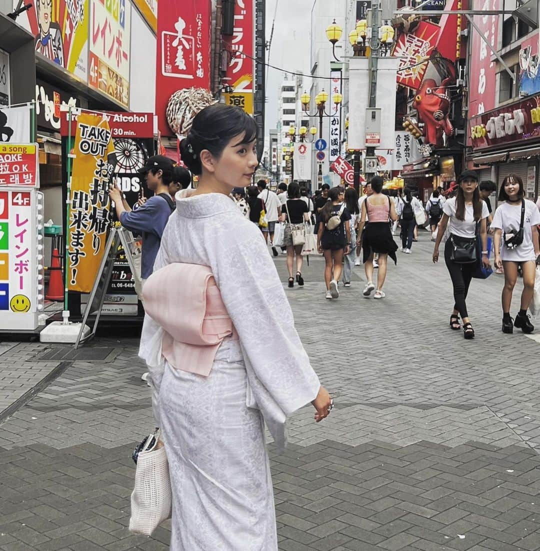 美蘭レンナさんのインスタグラム写真 - (美蘭レンナInstagram)「. . . 先日、大阪松竹座にて公演中の 七月大歌舞伎を観劇いたしました😊✨  3部構成になっていて、 1部は豪華絢爛なザ歌舞伎の曽我物に、 2部は尾上菊之助さんの京鹿子娘道成寺、 3部は浄瑠璃物の沼津。  3部とも見応えたっぷりで、あれっもう終わり？というくらい、楽しくってあっという間の学び多き時間でした☺️💓✨✨✨  終わった後は観光客の間をすり抜け 道頓堀の今井さんへ♡♡ からのカフェでほっこり☕️✨  優雅でゆったりな休日でした☺️☺️ 次の観劇はもちろんヅカです😆🌸ｷｬｯｯｯ♡ . . #七月大歌舞伎#歌舞伎#大阪#大阪松竹座#道頓堀#道頓堀今井#観劇#観劇記録#京鹿子娘道成寺#着物#夏着物#キモノ#きものコーデ#オフ#カフェ#カフェ巡り」7月22日 20時43分 - renna_miran33