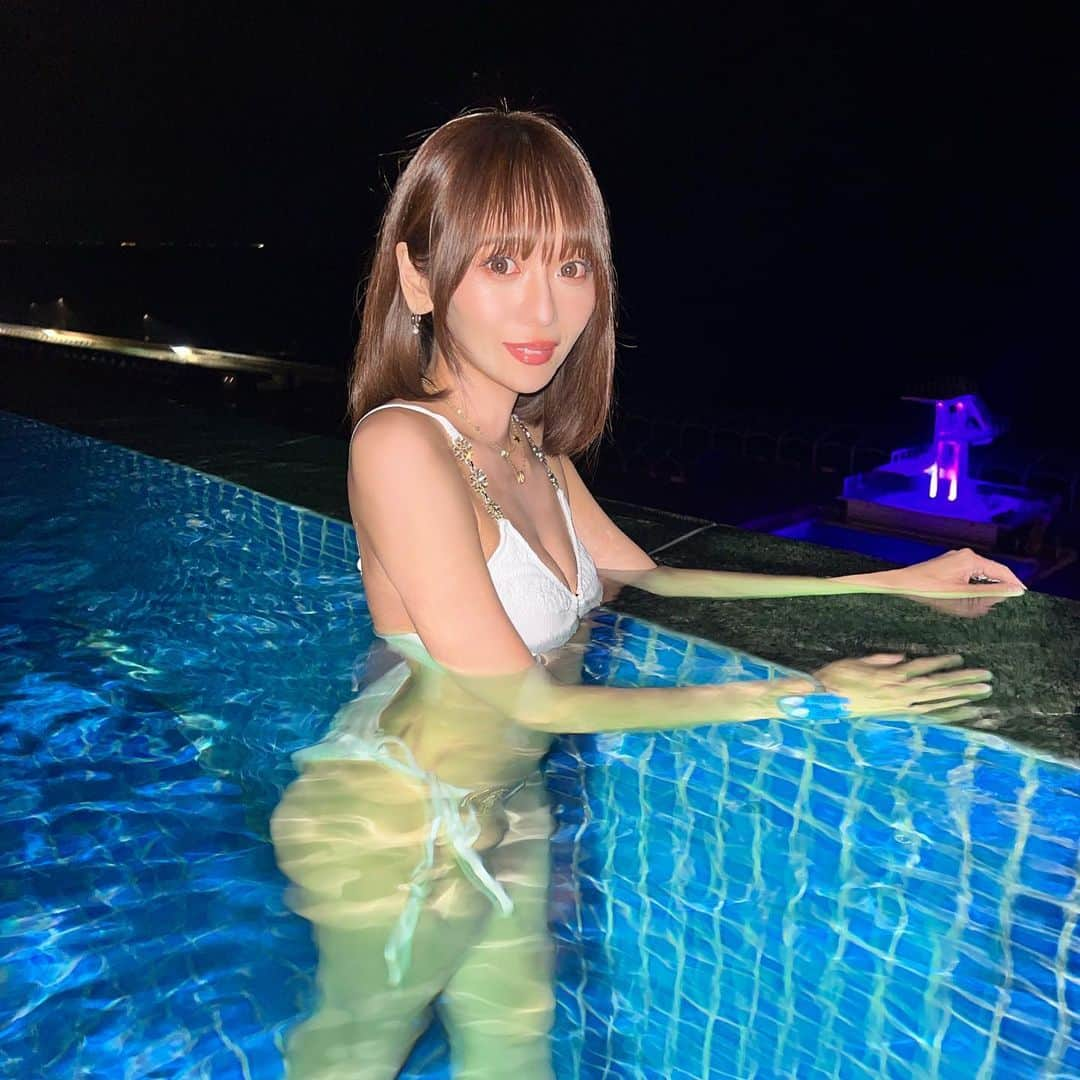 MOEさんのインスタグラム写真 - (MOEInstagram)「. infinity pool🏖  #oiso#pool#infinitypool  #bikini#selfie#nightpool #大磯#大磯プリンスホテル #ビキニ#インフィニティプール」7月22日 20時46分 - moe_pi630