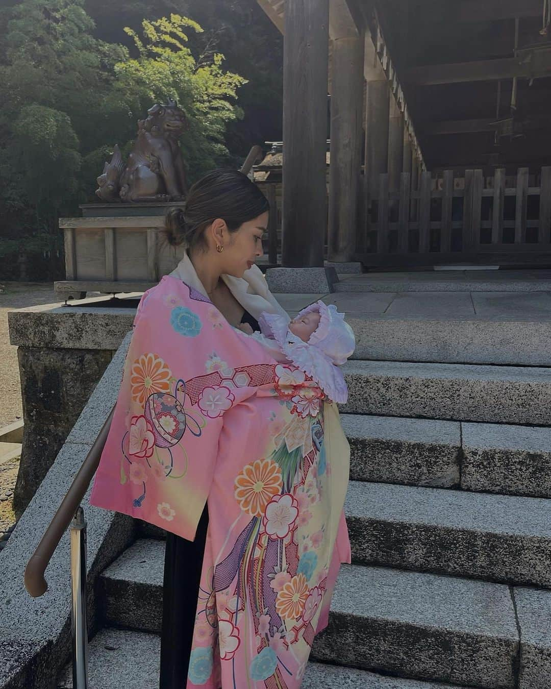 Airi Shibuyaのインスタグラム：「#お宮参り ⛩️ . . 健康にスクスク育ってね👶🏼✨ . #赤ちゃん#生後1ヶ月#女の子ベビー#6月生まれ」