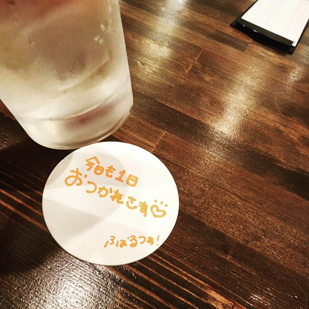 風麻さんのインスタグラム写真 - (風麻Instagram)「【ふらっと備忘録】07 Cafe&Bar Forza！(ふぉるつぁ!) 大阪府大阪市中央区東心斎橋１丁目４−３０ 070-9092-9740  https://g.co/kgs/UaF9Nq  知り合いのお店がグランドオープンしたので、取り急ぎ寄ってきました！ドリンクがお安いし、こだわりがあり美味しいです。  何より店主さんが爽やかで素敵な人です😄👍  バーであまり見ないお酒などもお安く飲めるので、日替わりハイボールはかかせない。 サングリアも美味しかったです😄  お昼から空いていてランチも素敵。 短い時間しか居れませんでしたが、今度はフードを食べたいです。  隣の席の方のフードがどれもめちゃめちゃ美味しそうだったので！ホントに！食べに行こう！ 第2弾載せます。  ミナミ、長堀の穴場です。 近い方、通られた方は是非。 隠れ家にできる2階もあり、喫煙可能です。  #ふらっと備忘録 #cafe&bar_forza #ふぉるつぁ#レストラン#長堀橋駅 #東心斎橋 #ランチ #ランチ巡り  #バー #bar  #bar時間 #ミナミバー #店主さんが素敵 #MEO対策 #関係ない #備忘録 #むらかみ #風麻」7月22日 20時57分 - fumadora002