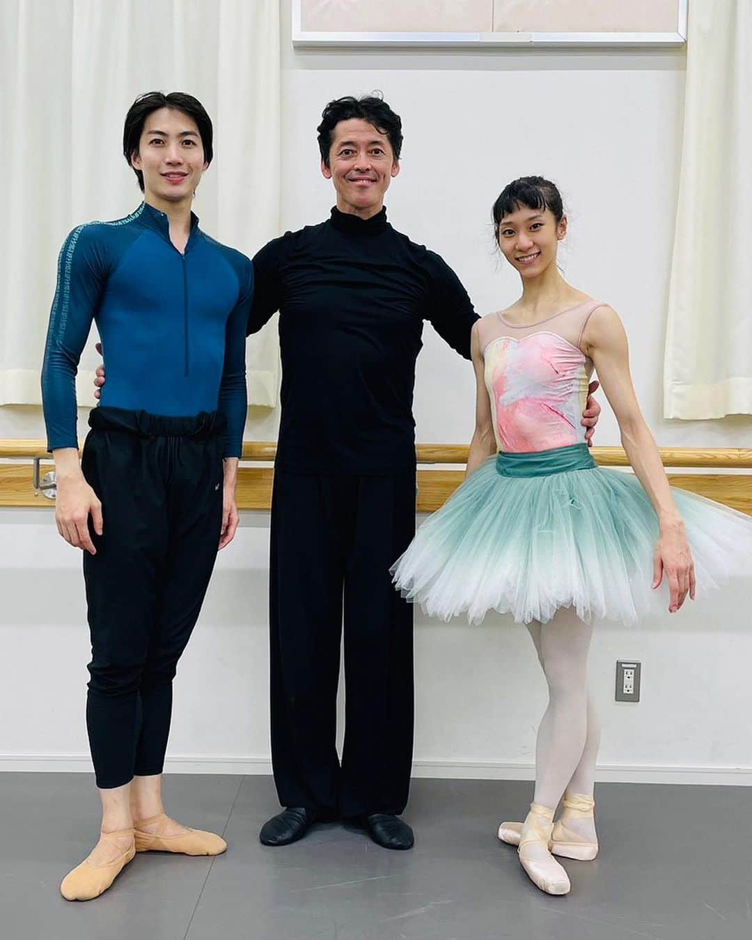 井脇幸江さんのインスタグラム写真 - (井脇幸江Instagram)「9/3（日） Iwaki Ballet Company 井脇幸江バレエスタジオ 合同公演『くるみ割り人形』  新宿文化センター 15:30開演予定  主演の新国立劇場バレエ団 原田舞子さんと中島瑞生さん  「金平糖のGPD」の指導を 特別に、高岸直樹さんにお願いしました💕✨😊  それはそれは細かい所まで、惜しみなく、サポートのコツを指導してくれました💗 愛だなと、感動しました❣️  @naoki_takagishi  @maiko.harada__19  @mi2wo3   パドドゥは、バレエの基礎が身に付けば良いという物ではなく、相手への思いやりだと、私は思います。  「こうすれば出来る」というルールを守る事はもちろん大切ですが、「女性の事を考えて」と繰り返す直樹くんの、そのハートが、素晴らしいサポートに繋がっていたのだと再確認。  手が大きく、背も高いから、それだけでも安心感は絶大ですが、それ以上にパートナーやバレエに対しての「心❤️愛」があるのだと確信し、改めて尊敬しました✨💞  この、素晴らしい指導を受けたお2人が見せてくれる踊りを、近くで見られる生徒たちもIBCのダンサーも、本当に幸せ者です❣️  生徒たちも、IBCのダンサーたちも、それぞれベストを尽くして、9月を迎えたいと、思います🌈  バレエが大好きな、子供からプロダンサー、大人たちが集う今回の公演🥰💕  是非見にいらして下さい🌲 お待ちしております❣️  #Ballet #Dancer #バレエ #バレエダンサー #芸術 #芸術観賞 #舞台 #stage #トスカ #大人 #美の世界 #四ッ谷 #Iwaki Ballet Company #IBC #バレエスタジオ #バレエ教師 #バレエ教室 #美しい #楽しい #人生 # 健康 #東京 #井脇幸江」7月22日 20時52分 - yukie.iwaki