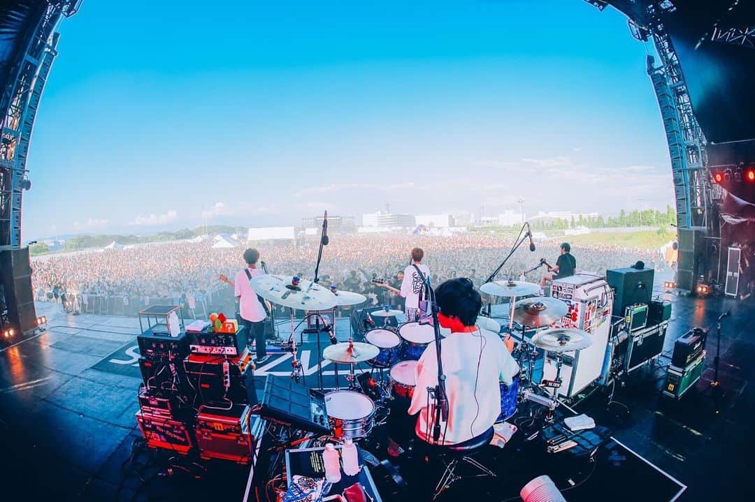 KOUHEIのインスタグラム：「2023.07.22 舞洲スポーツアイランド 『OSAKA GIGANTIC MUSIC FESTIVAL2023』 ジャイガありがとうございました！ マジで毎年思うけどお客さん体力ありすぎ🙄笑 一緒に遊んでくれてありがとね！ GENも言ってたけどほんとに良いフェスになっていってるのがすごい！！ 続いていきますように！  📸　@junpeihiyoshi」