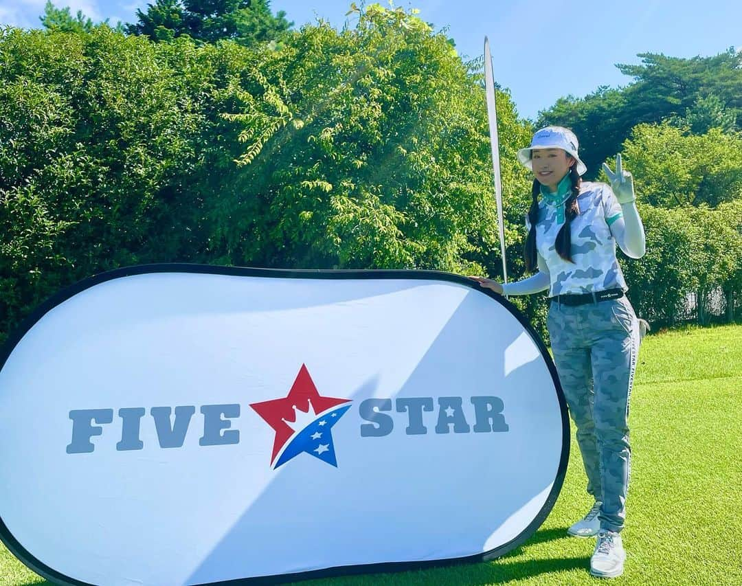 兼岩美奈さんのインスタグラム写真 - (兼岩美奈Instagram)「" FIVESTAR CUP⭐️ ファイブスターのウェアを着用して参加させて頂きました‼︎ 男子プロ、女子プロ、プロ野球OBレジェンドの方々(^^) ご一緒できてとても楽しかったのですが💓 地元の岐阜県。暑すぎて熱中症の症状に... 皆さんもこの暑さにはお気をつけ下さい☀️💦 . . . #富士カントリークラブ  #ファイブスター #ゴルフウェア  #ゴルフ#ゴルフスイング  #ドライバー #gtdgolf」7月22日 21時14分 - kaneiwa_mina