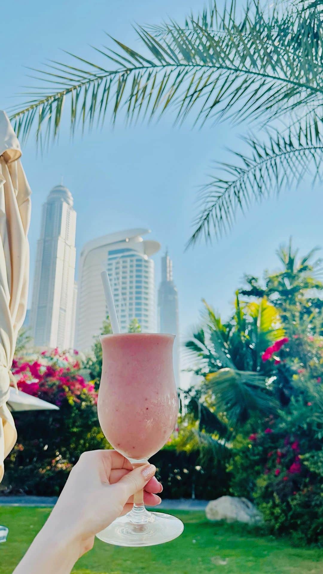 ティファニー春香のインスタグラム：「.  👙𝒮𝓊𝓂𝓂𝑒𝓇⛱✨ 楽園に戻りたい..🕊️💭  #westindubai」