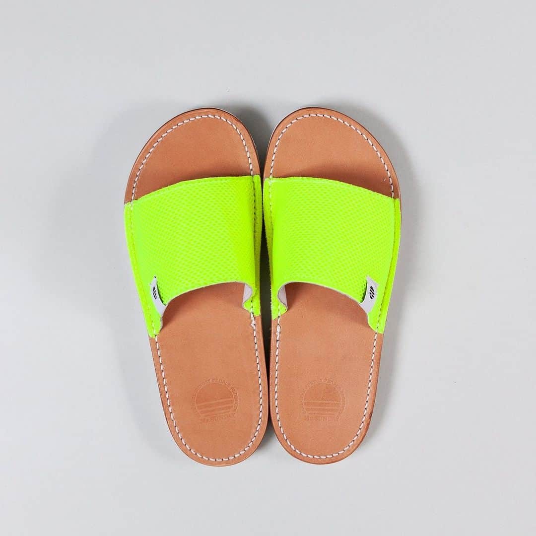 struct by blueover さんのインスタグラム写真 - (struct by blueover Instagram)「model : fosco color : neon yellow material : upper W russell / footbed tanning leather   #sandals #craft #craftsmanship #osaka #leathershoes #handmade #madeinjaapn #blueover #leather #japan #shoes #sneaker #factory #design」7月22日 21時10分 - blueover_struct