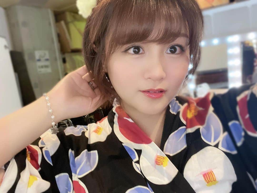 のインスタグラム：「浴衣着て花火大会行きたいねぇ👘🎆」