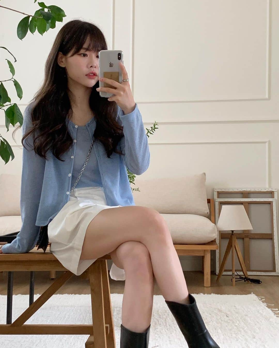 のインスタグラム：「무물에서도 물어봐주시는 분들이 많이 계셔서 남겨봅니다요..🩵 요즘엔 피부과나 관리는 #손유나클리닉 만 다니고 있숩니다.. 받았던 그 어떤 시술보다 효과가 제일 컸어요ㅎㅎ 주변에서 확 느낄정도로..? 얼굴 작아졌다는 소리 많이 들었어용🥰 아직 몇번 더 남았는데 또 후기 남겨볼게용🪴」