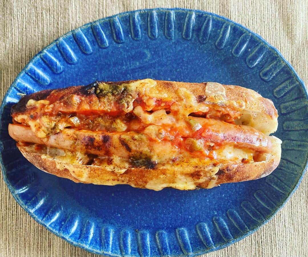山岸門人のインスタグラム：「「君たちはどう生きるか」を観る前に食べたホットドッグ。」