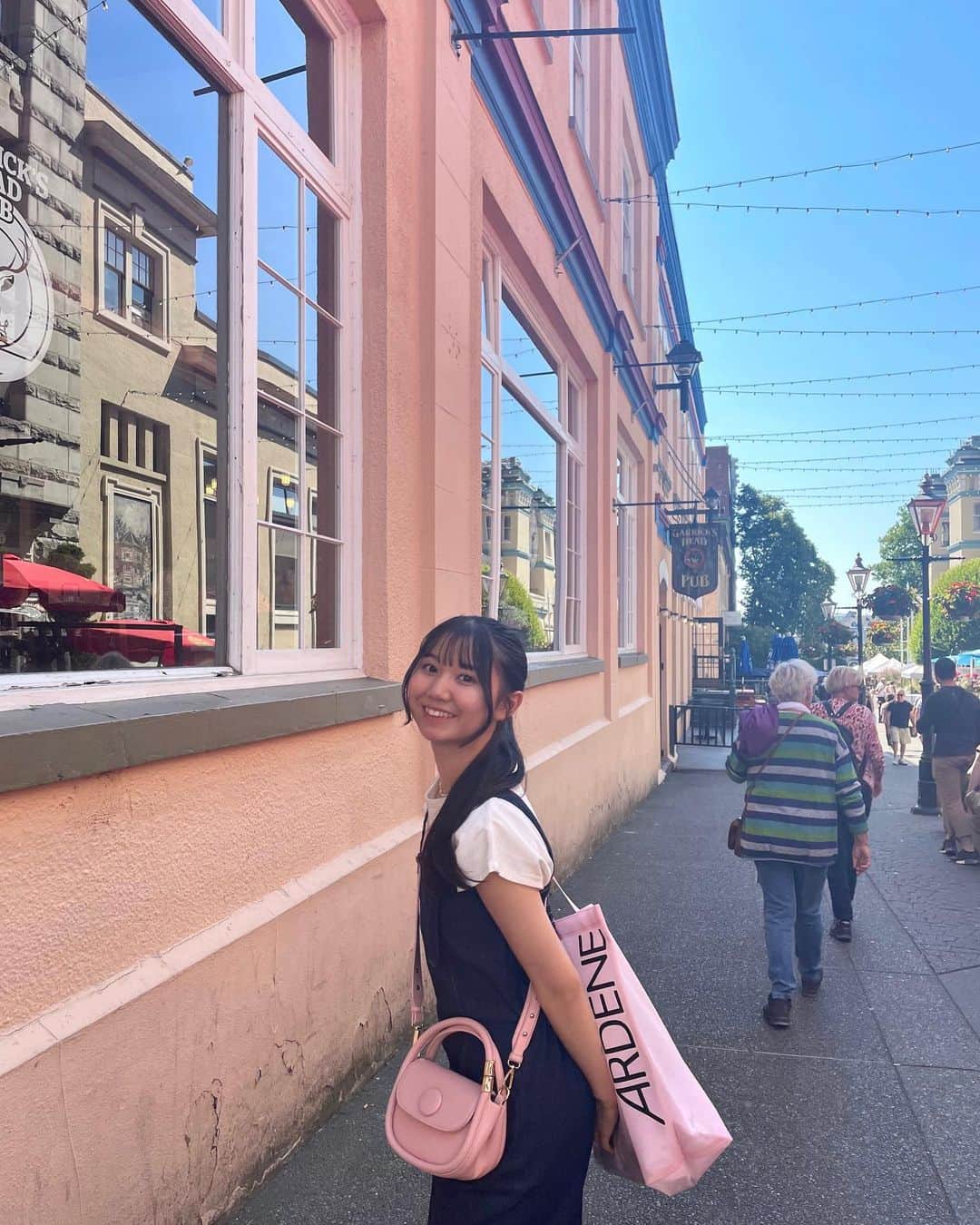 のインスタグラム：「🇨🇦  色んなお店でお買い物してまわって幸せだった日🧡  ．   #canada  #victoria  #05 #05line  #jkブランド #jk3  #ヘアアレンジ  #ポートレートモデル #ヘアモデル  #カットモデル  #サロンモデル  #せるふぃー  #セルフィー  #レイアウト #いいね #いいね返し  #likes  #ootdstyle  #ootd  #ootdfashion  #followme」