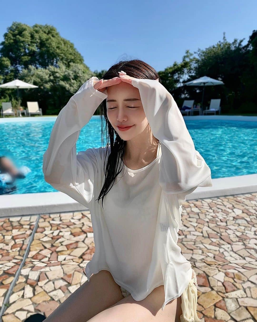 RICOのインスタグラム：「. めっちゃ暑すぎてもう夏だね😎🏄‍♀️🏖 . 背中痩身と全身脱毛してきた♥ 医療脱毛ってしたことなくてここでずっと脱毛してもらってるねんけどだいぶうすーくなってきた！！！ 昔と比べたら剃ったりする頻度もめっちゃ減ってるし生えてきてもうっすらな感じ◎ エステサロンでもこれだけ効果あるしみんな絶対やるべきだよ👉🏻💗 ̖́- (@nanioafu_beautysalon) . . #脱毛#ネムリゾート#ネムリゾートホテル伊勢志摩#伊勢志摩#伊勢#男の子ママ#痩身#プール#pool#関西ママ#大阪ママ#水着#水着女子#プールサイド#夏#pooltime#全身脱毛#一児のママ#三重#三重県#三重旅行#家族旅行#ビキニ #bikini#summer#familytime#関西旅行#travel#旅スタグラム#旅女」