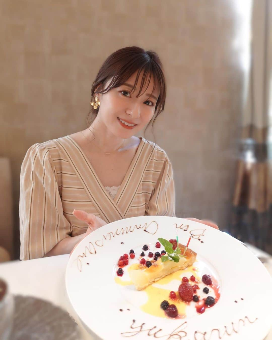 黒坂優香子さんのインスタグラム写真 - (黒坂優香子Instagram)「🍰🫧  @arimuraairi ちゃんとランチ♡ お誕生日のお祝いしてくれたよ🥲 ありがとうぅ！！🫶🏻♡ はぁ、幸せ者です…♡  表参道にある 🍽restaurant REIMS YANAGIDATE  美味しくて幸せ噛み締めました…🤤♡  この日はあいりちゃんのブランド @rosebleue_store のワンピースを着てたよ♡    帽子　@chapeaud_o   ワンピース  @rosebleue_store  ピアス　@flua.jp   暑さに負けずに夏らしいことしなきゃ!! …と思ってはいるけど暑さに負け気味な近頃の私です← みんなは夏に負けてない？  #ootd #fashion #chapeaudo #rosebleue #ゆかこーで #153cmコーデ #ランチ #表参道ランチ」7月22日 12時22分 - yukakokurosaka0606