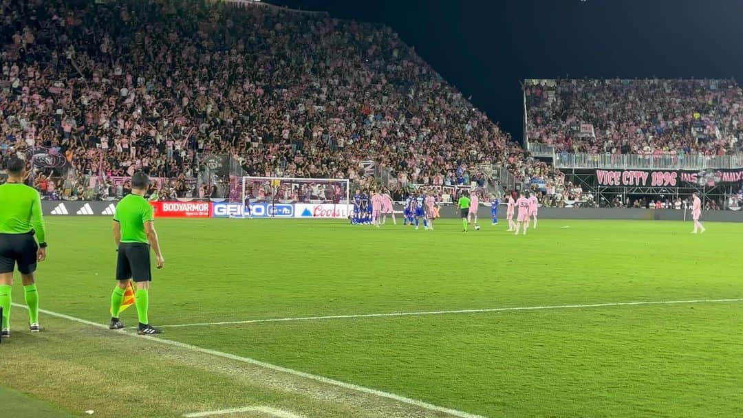 のインスタグラム：「@leomessi 🤩」