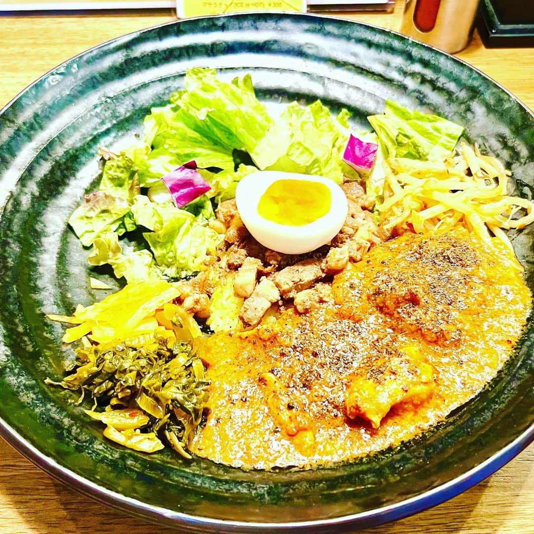 松尾貴史さんのインスタグラム写真 - (松尾貴史Instagram)「渋谷の「パクパクもりもり」でパク森カレー倍辛とろ玉乗せとミニサラダ。  いい汗をかきました。  あとの写真は、今週食べたカレーちゃんたちです。  #カレー #下北沢 #curry #咖哩 #カリー #spice #スパイス #pannya #パンニャ #uber」7月22日 12時33分 - kitsch.matsuo