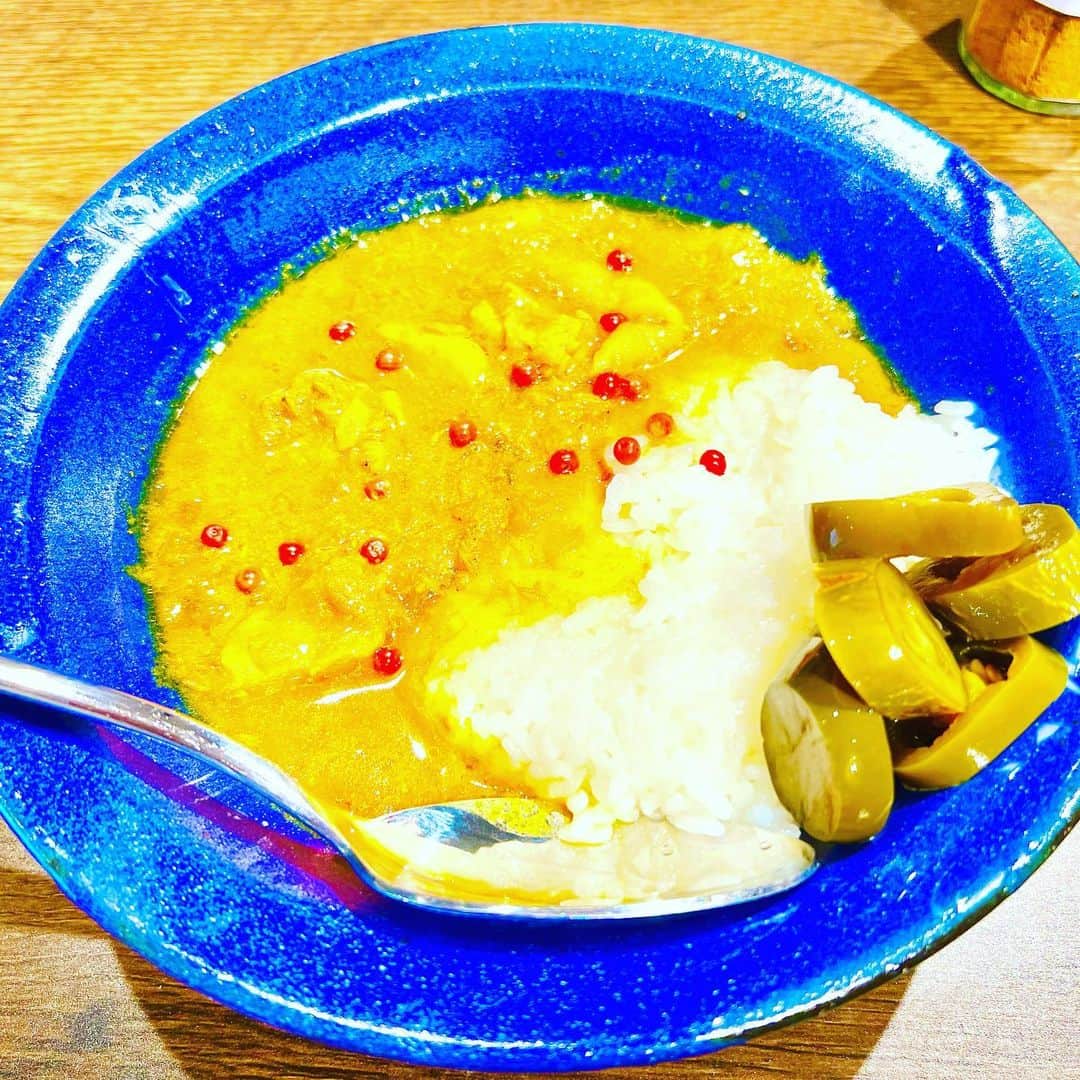 松尾貴史さんのインスタグラム写真 - (松尾貴史Instagram)「渋谷の「パクパクもりもり」でパク森カレー倍辛とろ玉乗せとミニサラダ。  いい汗をかきました。  あとの写真は、今週食べたカレーちゃんたちです。  #カレー #下北沢 #curry #咖哩 #カリー #spice #スパイス #pannya #パンニャ #uber」7月22日 12時33分 - kitsch.matsuo