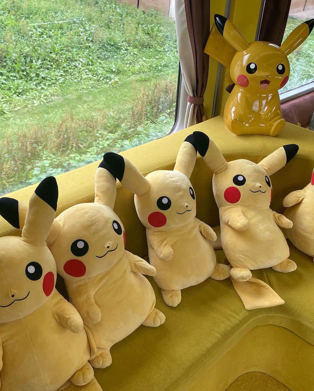 鈴木柚里絵さんのインスタグラム写真 - (鈴木柚里絵Instagram)「Pikachu train #ピカチュウトレイン #ピカチュウ  #気仙沼 #一ノ関 #pikachu #ポケモントレイン #pokemon #pokemontrain #pokèmon」7月22日 12時42分 - yuriehiyoko