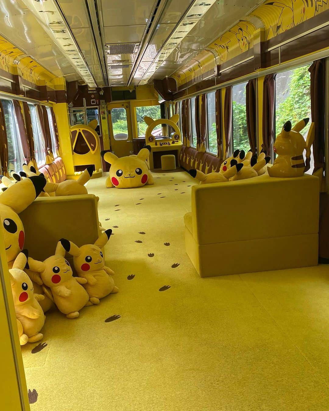 鈴木柚里絵さんのインスタグラム写真 - (鈴木柚里絵Instagram)「Pikachu train #ピカチュウトレイン #ピカチュウ  #気仙沼 #一ノ関 #pikachu #ポケモントレイン #pokemon #pokemontrain #pokèmon」7月22日 12時42分 - yuriehiyoko