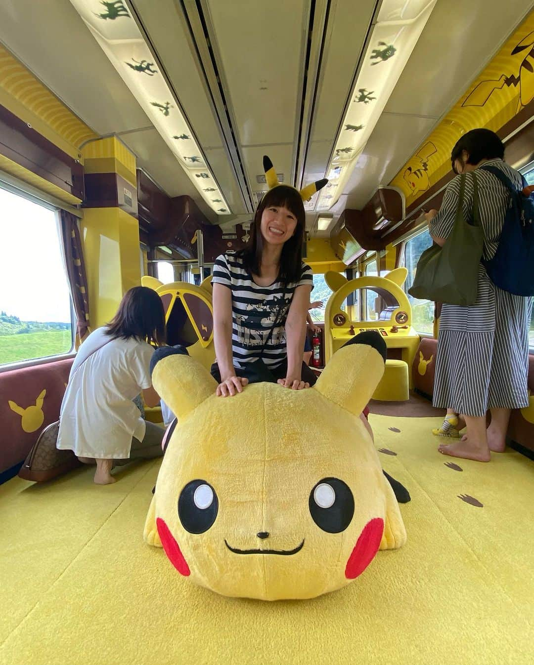 鈴木柚里絵さんのインスタグラム写真 - (鈴木柚里絵Instagram)「Pikachu train #ピカチュウトレイン #ピカチュウ  #気仙沼 #一ノ関 #pikachu #ポケモントレイン #pokemon #pokemontrain #pokèmon」7月22日 12時42分 - yuriehiyoko