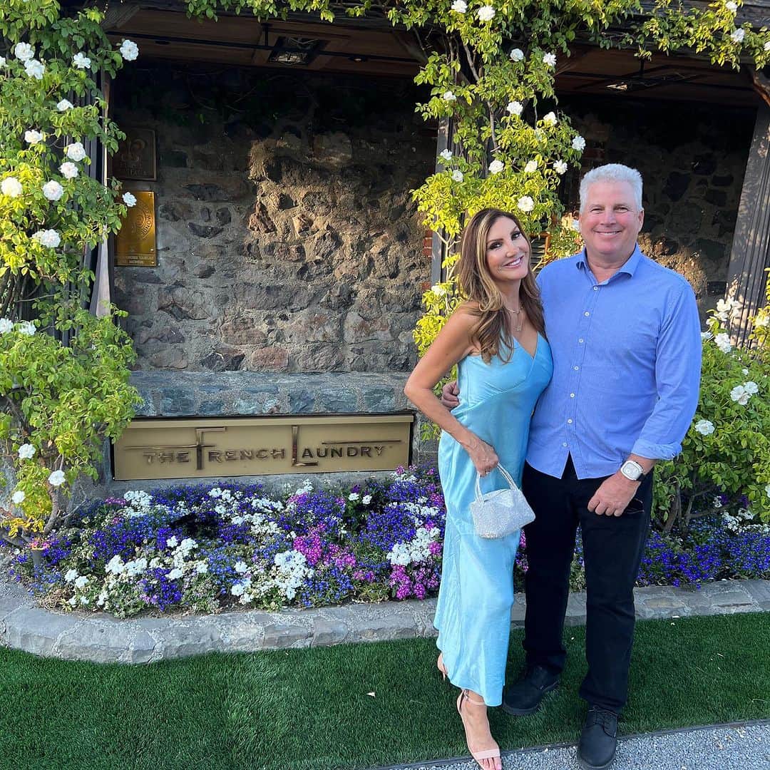 ヘザー・マクドナルドのインスタグラム：「Go to my Stories Now to watch the whole evening and courses!  See you Saturday @meritageresort Yes French Laundry @_tfl_ #23yrsmarriedandstillgoingstrong #juicyscoop @heather_kpr」