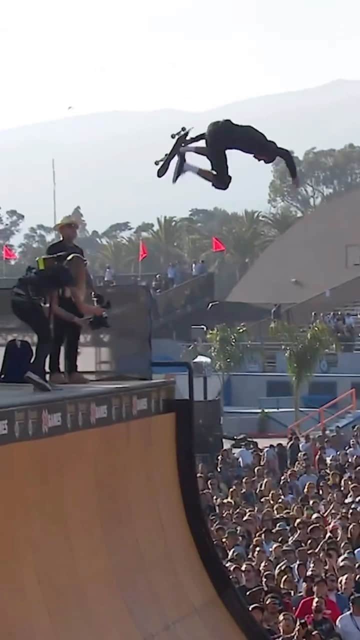 トニー・ホークのインスタグラム：「In case you saw the incredible vert finals tonight at @xgames where Jimmy Wilkins took first with this otherworldly run: my apologies to Alex Perelson for mistakenly identifying Jimmy’s last trick (tailgrab Mackenzie) as an NBD. Here is Alex doing that trick a while back for his video part that I had somehow forgotten about (shown at end here). Thanks to @vurtclub for catching my error. So Jimmy’s was the first ever done in competition. Still an insane trick… and I would have had the same reaction. Carry on.」