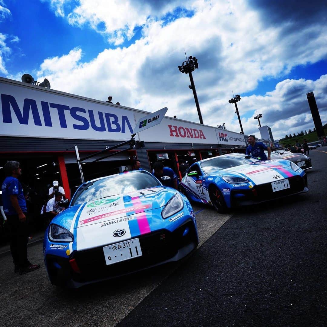 脇阪寿一さんのインスタグラム写真 - (脇阪寿一Instagram)「三橋仁明写真館 GR 86 / BRZ CUP Rd3 モビリティリゾートもてぎ Qualifying 5th  #assomotorsports #gr86brzcup #toyotagazooracing #奏の森Resorts #owltech #lifeegg #flebi #recaro #wedssport #wakos #interiorguard #oguraclutch #kenwood #bridgestone #franckmuller #abcmart #かなざわクリニック #araihelmet #firelex #alpinestars #rstaichi #endless #ksdesign #designlab #sfida #succeedsports #shinjichannel #三橋仁明 #カメラマン」7月22日 12時59分 - juichiwakisaka