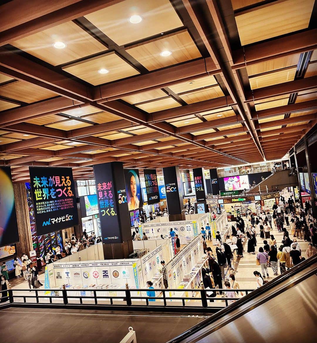 JILLさんのインスタグラム写真 - (JILLInstagram)「仙台着👍 4年振りのライブよん😊  7月22日-仙台rensaホール 7月23日_函館金森ホール —————————————- PERSONZ「I AM THE BEST TOUR」 6月18日_高知県立県民文化ホール グリーンホール 6月24日_札幌CUBE GARDEN 7月02日_ヒューリックホール東京 7月22日-仙台rensaホール 7月23日_函館金森ホール 8月04日_名古屋ダイアモンドホール 8月05日_大阪クラブクワトロ 8月11日_新潟LOTS 8月12日_高崎芸術劇場スタジオシアター 8月26日_福岡電気みらいホール —————————————-  #jillpersonz  #personz  #youtubepersonzチャンネル #note  #jillpersonz  #エアプレ #JILLプレ #ラジオ高崎 #三味線jill屋」7月22日 13時07分 - jillpersonz