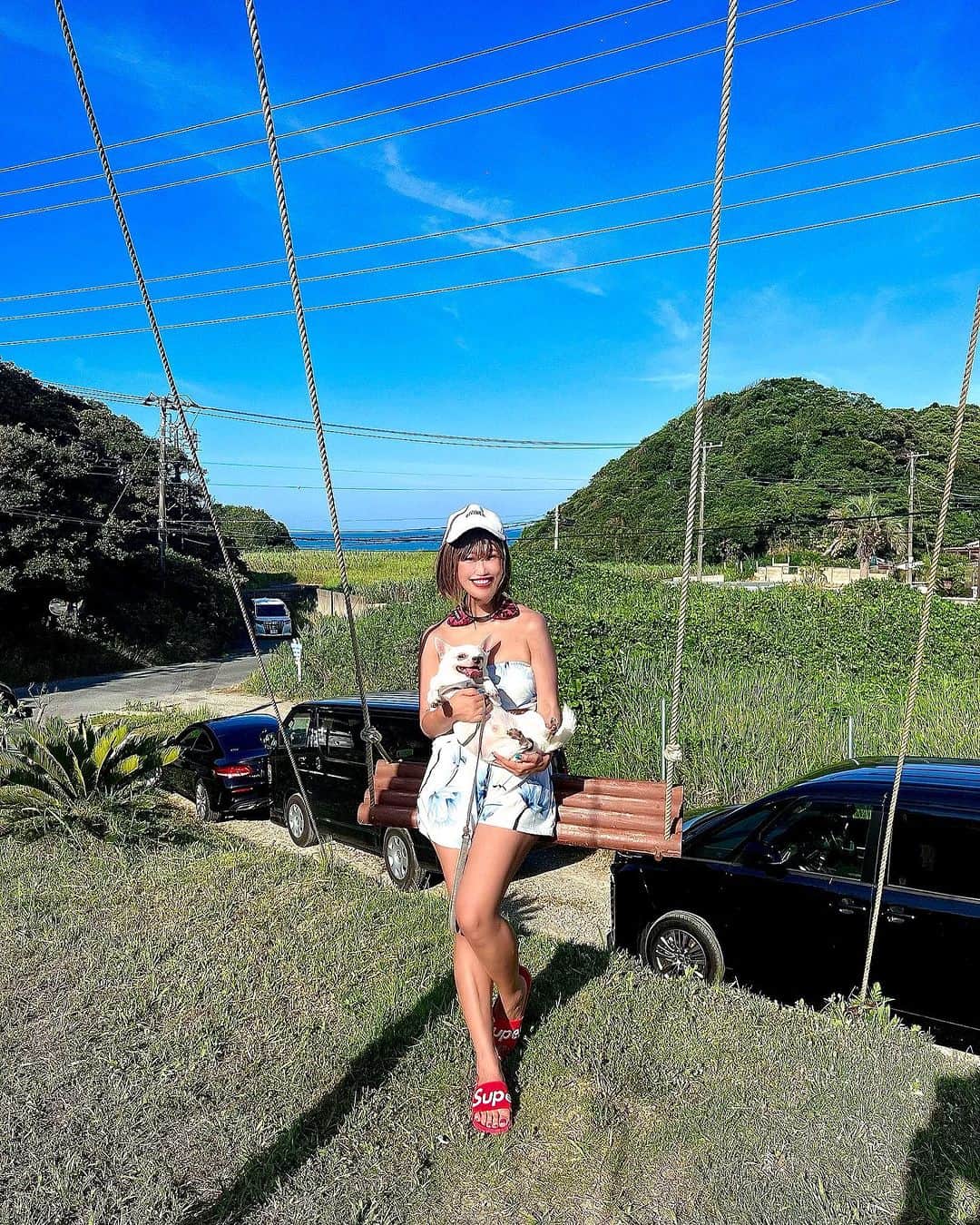 DJ YURINAのインスタグラム：「飛んでけぇ👟  #summer #summer2023 #summervacation   #dj #djyurina #bbq #camp #グランピング  #野外イベント #野外フェス #キャンプ #海の日 #夏」
