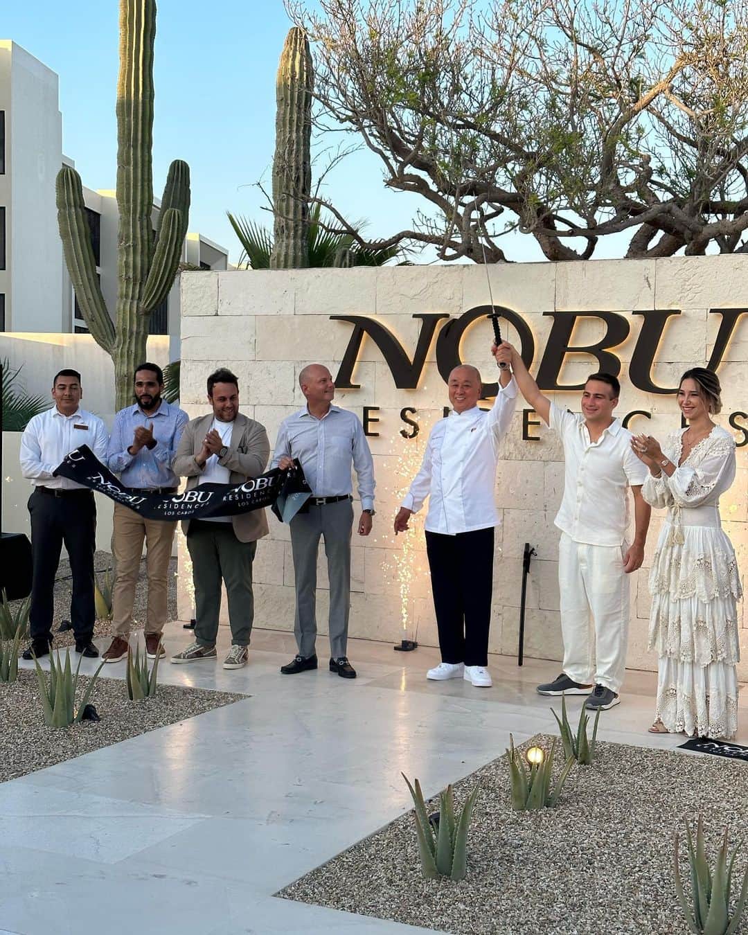 松久信幸さんのインスタグラム写真 - (松久信幸Instagram)「1st NOBU Residence opening ceremony ㊗️🎊 @nobuloscabos @nobuhotels  #loscabos #mexico🇲🇽 #nobuintown」7月22日 13時27分 - therealnobu