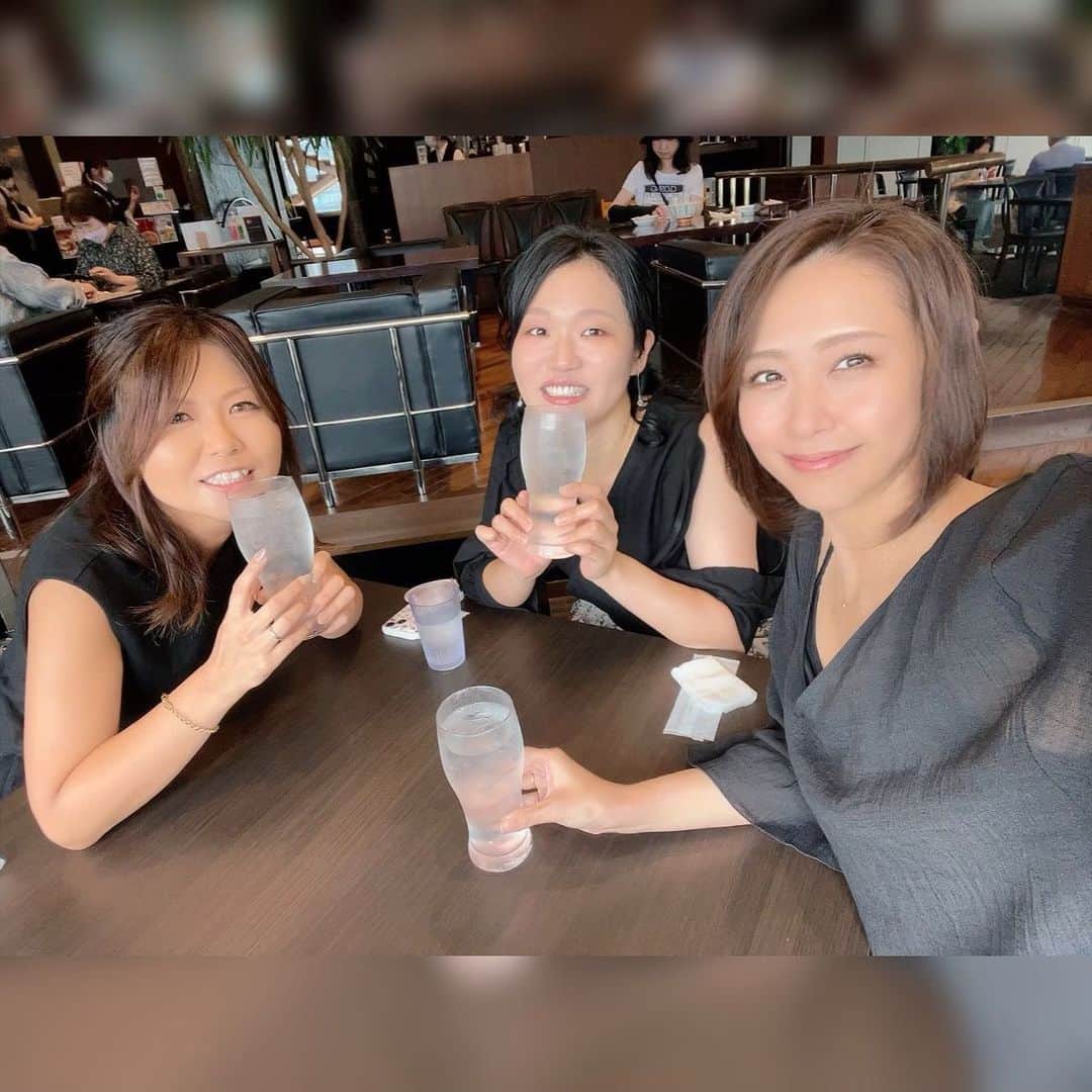 水上真理のインスタグラム：「先週の土曜日は ばーどちゃんと アユミちゃんと🥰 . アユミちゃんは ばーどちゃんのお友達なのだけど . スキなドラマも スキなマンガも 共通点が多くてビックリ‼️ . ステキなお菓子も いただいちゃった♡ . 大好きなヒトの大好きなヒトは やっぱりとてもステキで 私も大好きになってしまった🥰 . ふふっ🤭 . ステキな出逢いに感謝です✨ . #smile  #happy #love  #女子会」