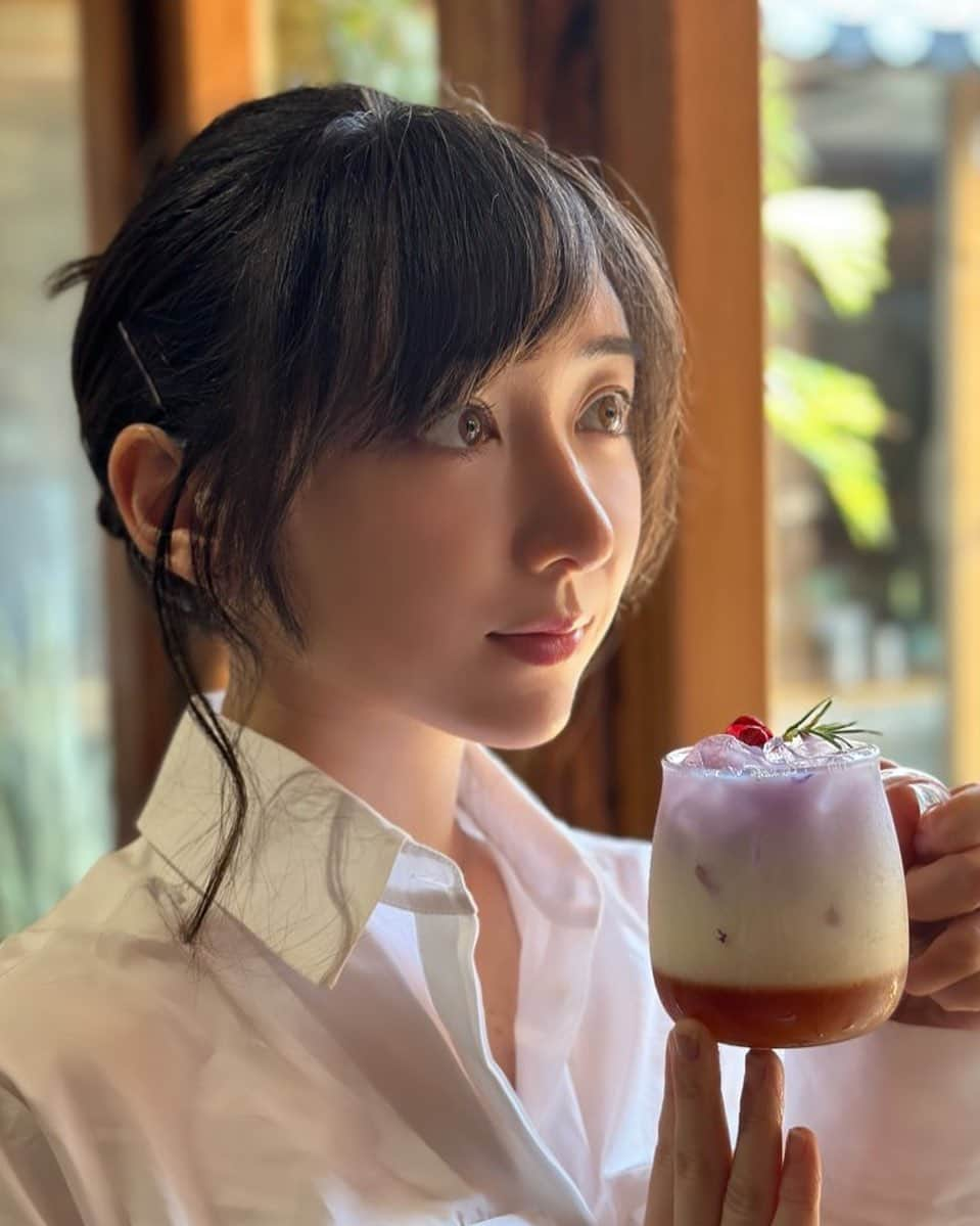 朝比奈南のインスタグラム：「カフェでまったり」