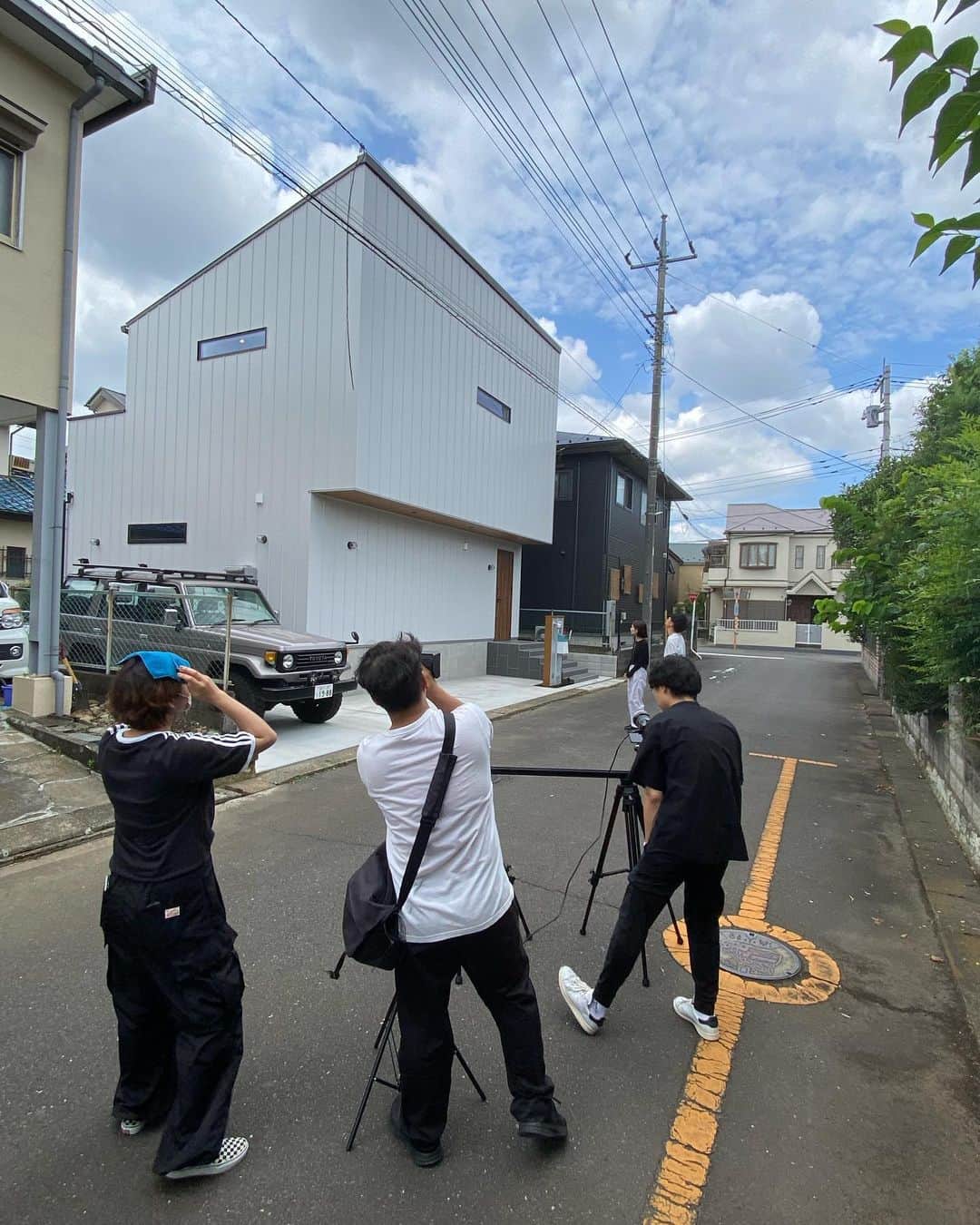 SH-Spaceのインスタグラム：「ダルトンホーム、注文住宅のリアルな生活の一コマをPR用に動画撮影しています！　ハウスオーナーさん、全面協力により実現しました。　ありがとう御座います！　感謝です。　世にダルトンホームを知っていただき、ダルトンのあり楽しい暮らしを、皆さんに知っていただきたいです❗️  #ダルトンホーム #ダルトンのある暮らし  #ダルトンインテリア  #ダルトン武蔵村山 #ダルトン大宮 #ダルトンファクトリーサービス  #注文住宅 #カッコいい　住まい #素敵な住まい #かわいい住まい #素敵な家  #オシャレな住まい #おうちカフェ  #注文住宅」