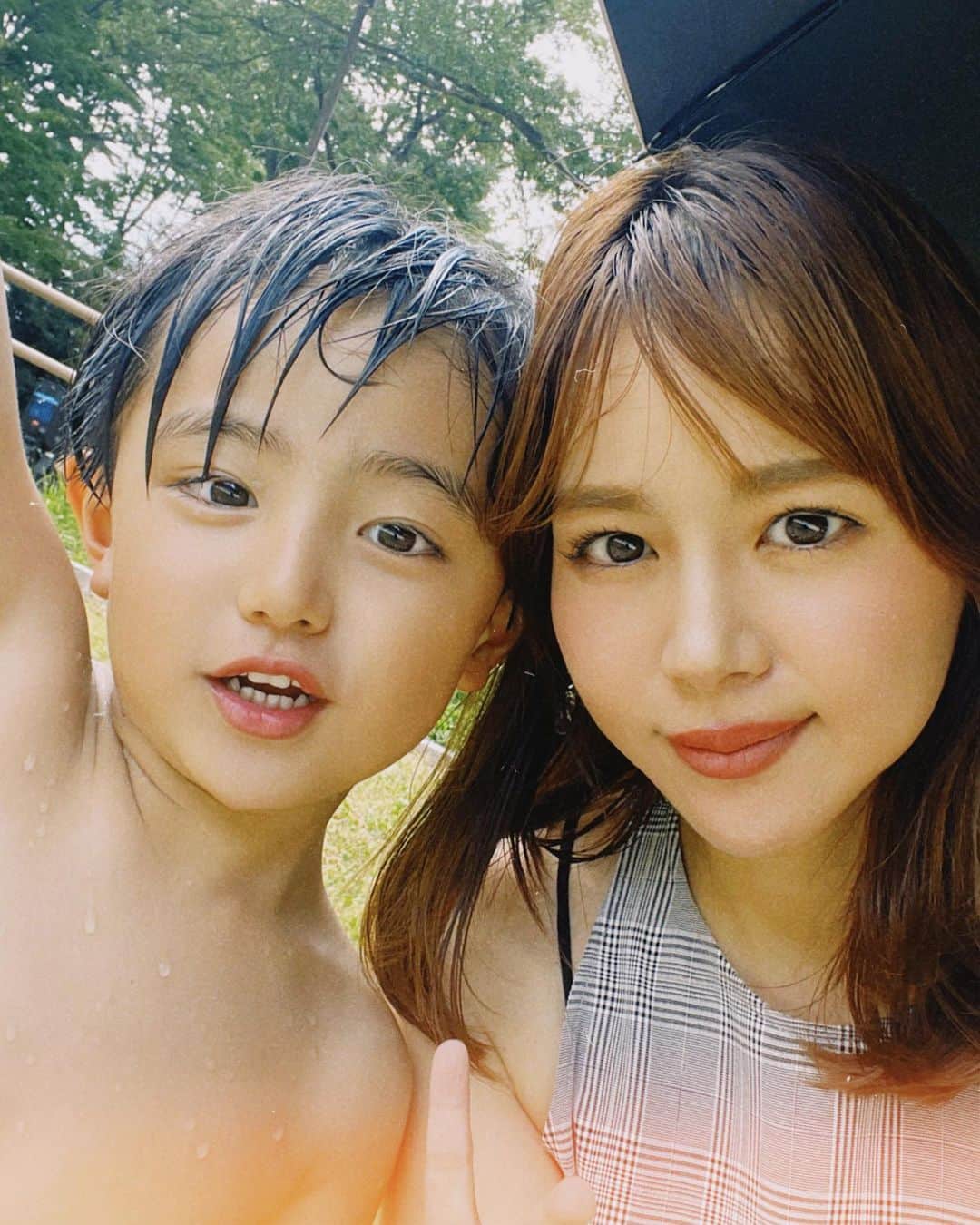 日下部ゆいこのインスタグラム：「. . 心配になるほどの甘えただった (今もですが)長男。 最近、心の成長が著しく 急にお兄ちゃんになってきて 母は感動の毎日(親バカ) . 成長って緩い曲線ではなくて とんっと急に上がるのだなと 肌に感じています。 . . #男の子#男の子兄弟#男の子ママ#ママ#子育て#5歳#2歳」