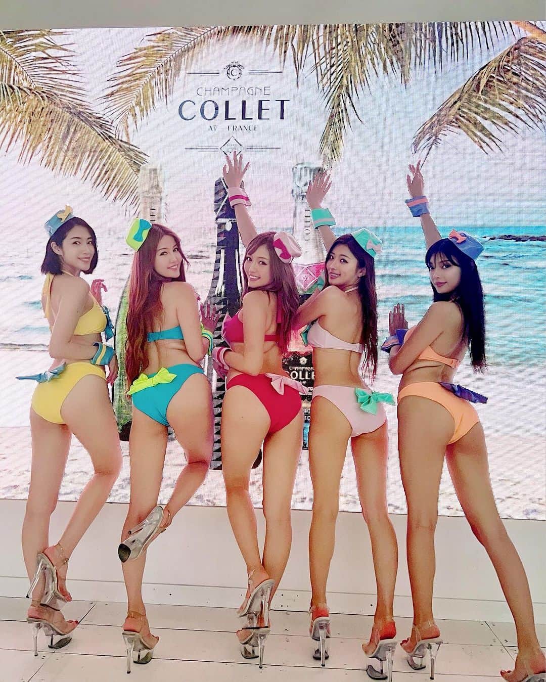のインスタグラム：「Watanabe Sisters from CYBERJAPANのDJセットで必ずプレイされる楽曲 Oh see it free free お尻フリフリのMVが公開されました❗️  https://youtu.be/KUTOq0JvZK4  @avexbeach_paradise で撮影したMVも可愛い😍ので、是非ご覧下さい！  出演は @watanabekanae @watanabekazue @cjd_chiaki @cjd_miyabi @cjd_rian 👙  #cyberjapan #cyberjapandancers #サイバージャパン #サイバージャパンダンサーズ」